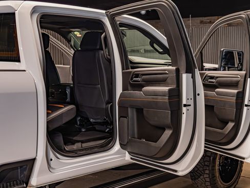 Used 2025 GMC Sierra 2500 AT4 image 33