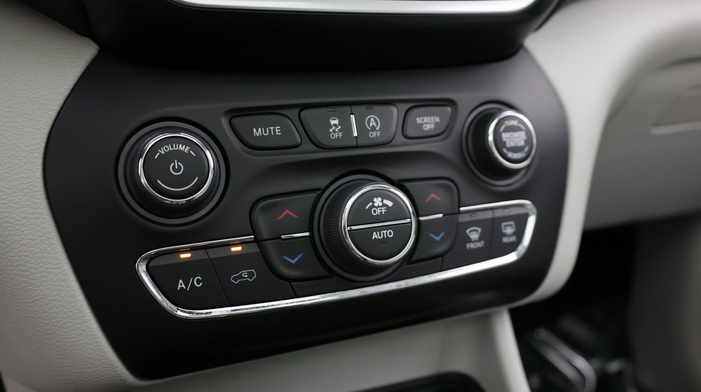 Used 2021 Jeep Cherokee Limited FWD image 19
