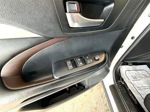 Used 2019 Toyota Highlander XLE image 15