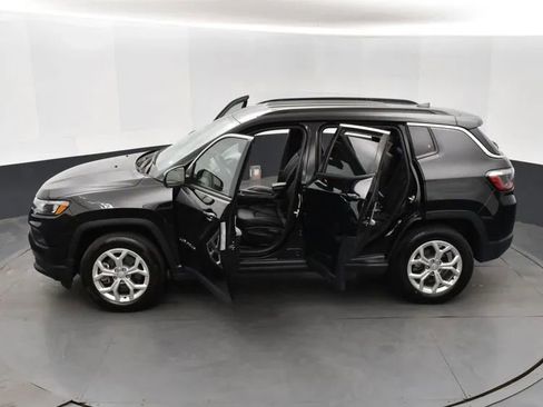 Used 2024 Jeep Compass Latitude AWD/4WD image 7