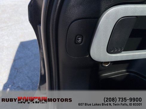 Used 2018 Jeep Cherokee Limited AWD/4WD image 29