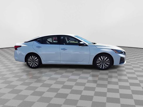 Used 2025 Nissan Altima 2.5 SV FWD image 9