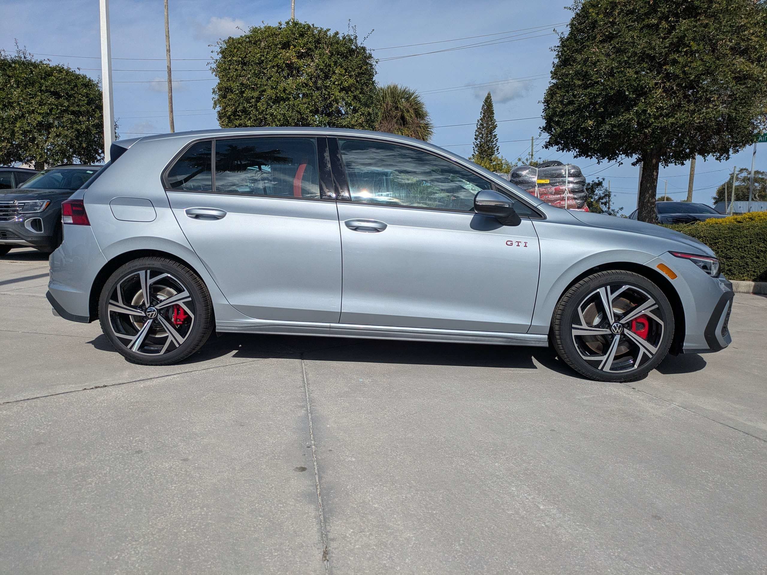 New 2026 Volkswagen GTI SE FWD image 3