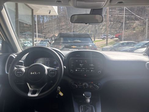 Used 2025 Kia Soul LX w/ LX Technology Package image 31