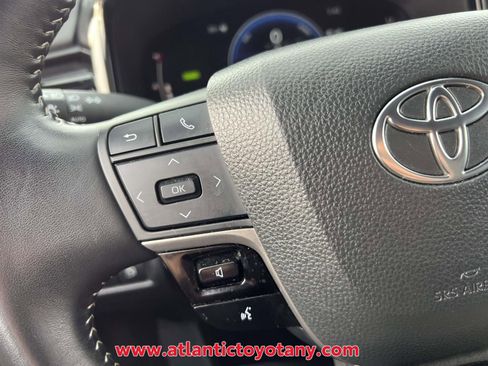 Used 2025 Toyota Camry SE image 25