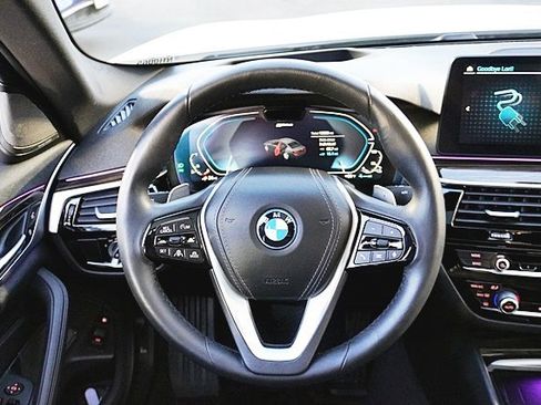 Used 2023 BMW 530e w/ M Sport Package image 20