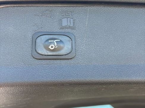 Used 2019 Ford Escape SEL image 18