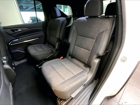 Used 2024 Chevrolet Traverse LT image 38