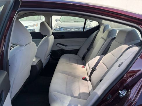 Used 2025 Nissan Altima 2.5 SV FWD image 25