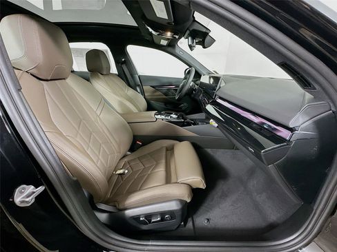 New 2026 BMW 550e xDrive w/ Executive Package image 30