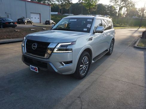 Used 2023 Nissan Armada SL w/ Captain's Chairs Package image 28