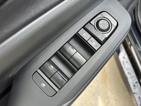 Used 2025 Toyota Prius LE FWD image 14