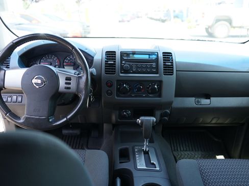 Used 2007 Nissan Frontier SE w/ SE Value Truck Pkg AWD/4WD image 11