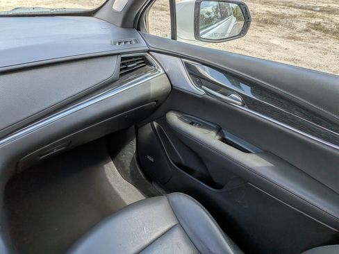 Used 2022 Cadillac XT5 Premium Luxury w/ Technology Package FWD image 18