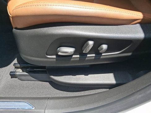 Used 2020 Cadillac XT5 Premium Luxury FWD image 11