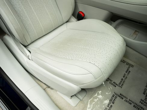 Used 2022 Mercedes-Benz EQS 580 4MATIC Sedan image 37