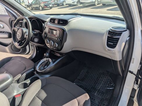 Used 2016 Kia Soul FWD image 13