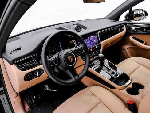 Used 2025 Porsche Macan image 7