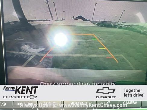 Used 2024 Nissan Rogue SV image 2