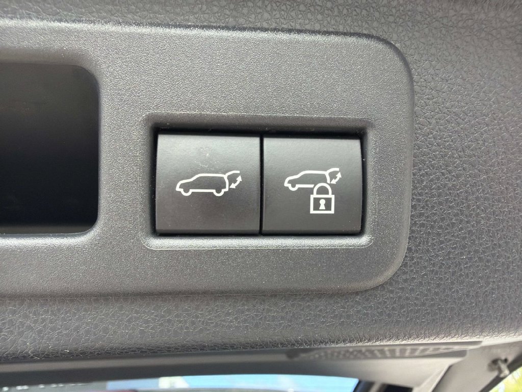Used 2025 Toyota 4Runner Limited AWD/4WD image 15