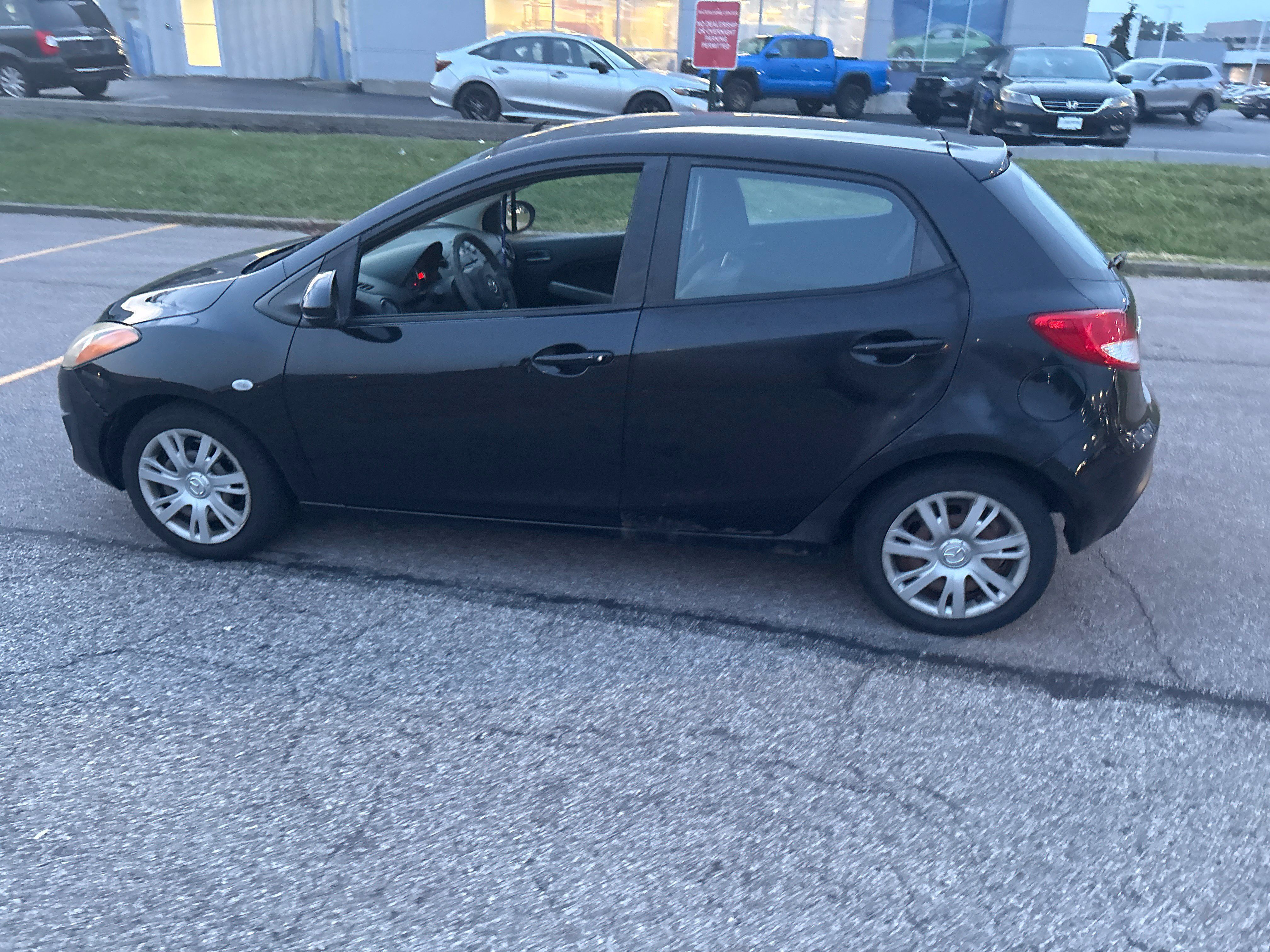 Used 2012 MAZDA MAZDA2 Sport FWD image 2