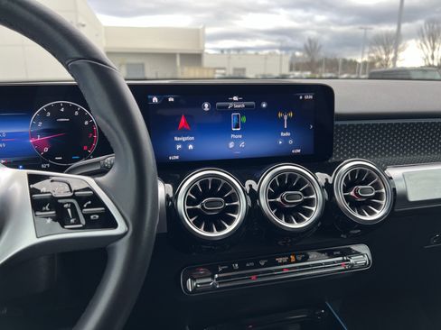 Certified 2024 Mercedes-Benz GLB 250 4MATIC image 31