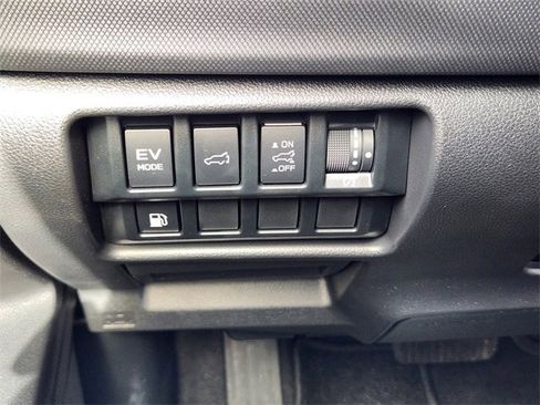 Used 2025 Subaru Forester Limited image 23