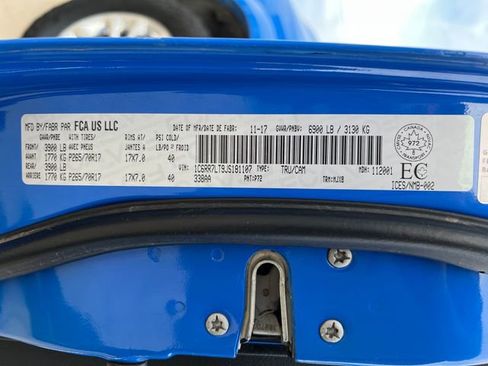 Used 2018 RAM 1500 SLT image 29