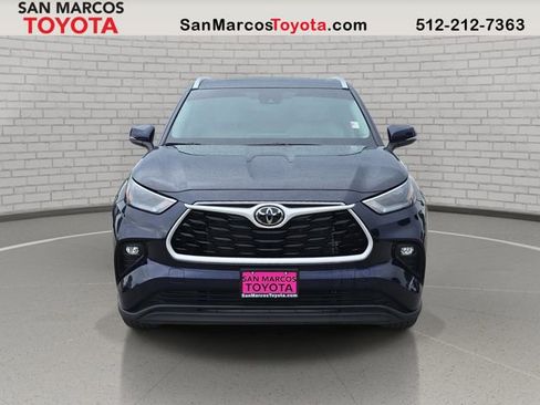Used 2025 Toyota Highlander XLE image 2