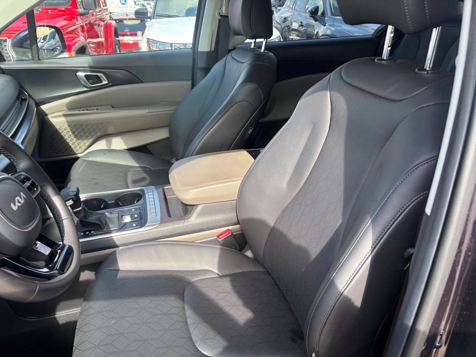 Used 2026 Kia Carnival FWD image 36