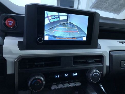 Used 2024 Toyota Tacoma TRD Off-Road image 21