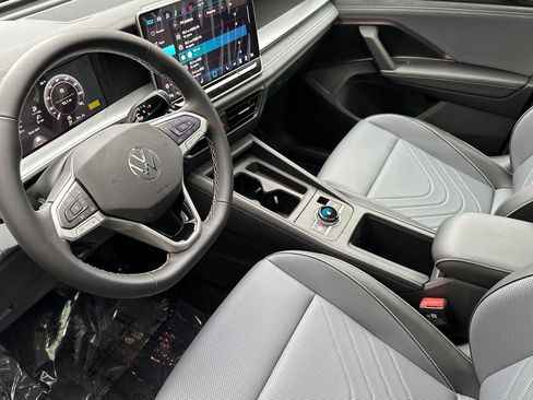 New 2026 Volkswagen Tiguan SE image 9