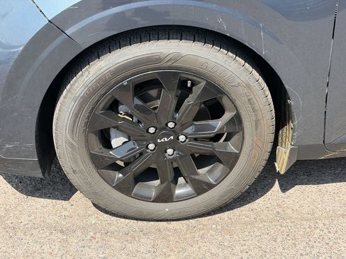 Used 2022 Kia Carnival SX Prestige FWD image 5