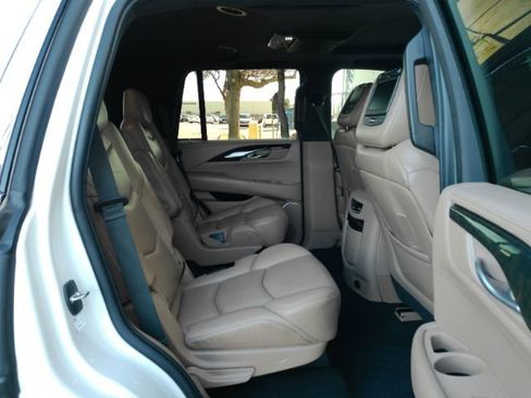 Used 2019 Cadillac Escalade Platinum image 28