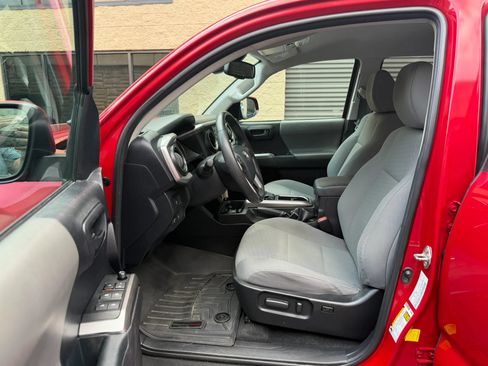 Used 2020 Toyota Tacoma SR5 AWD/4WD image 22