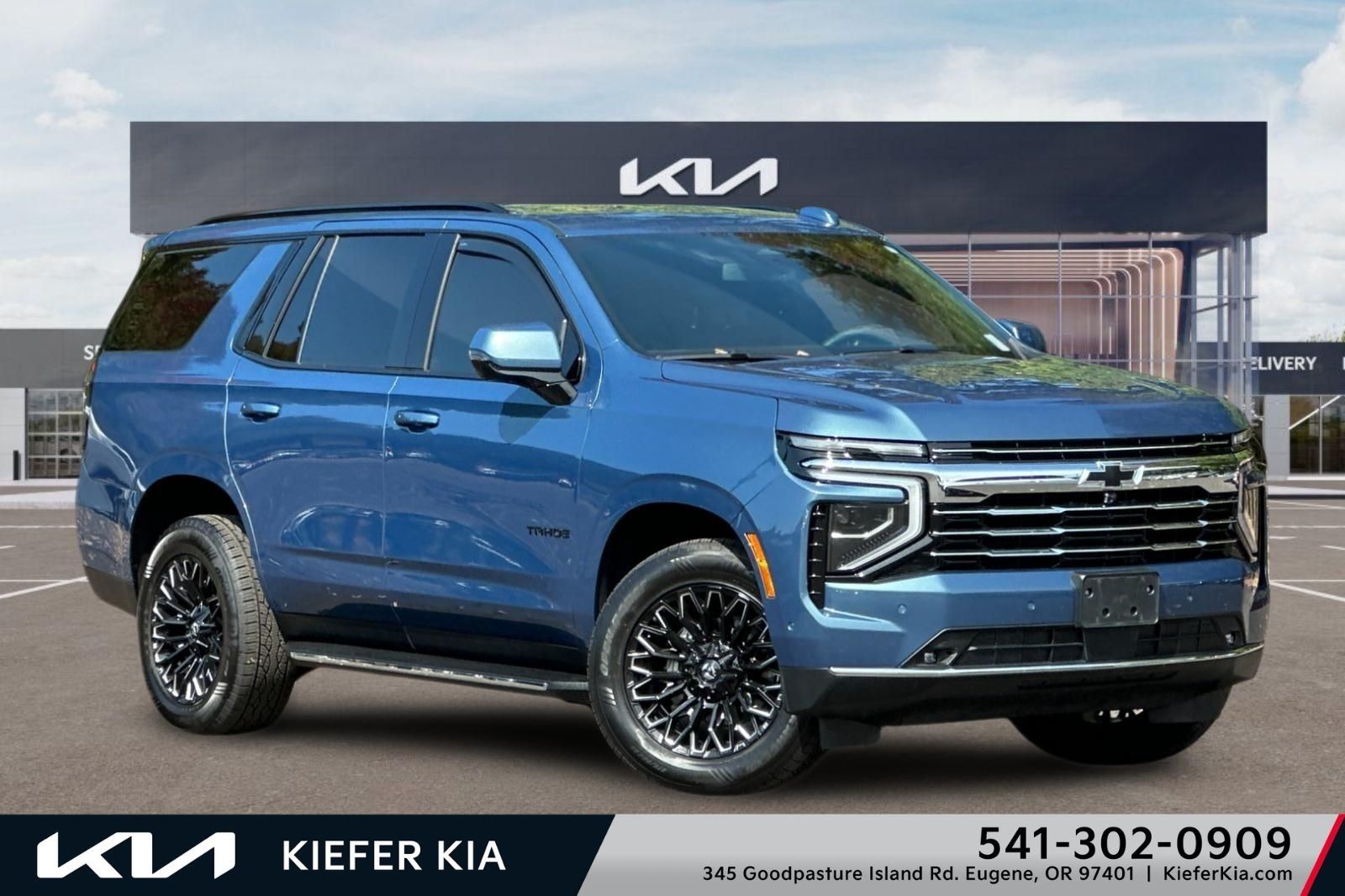 Used 2025 Chevrolet Tahoe LT w/ Comfort Package AWD/4WD image 1