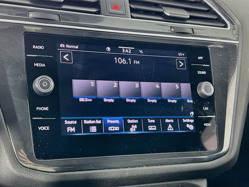 Used 2023 Volkswagen Tiguan SE AWD/4WD image 14