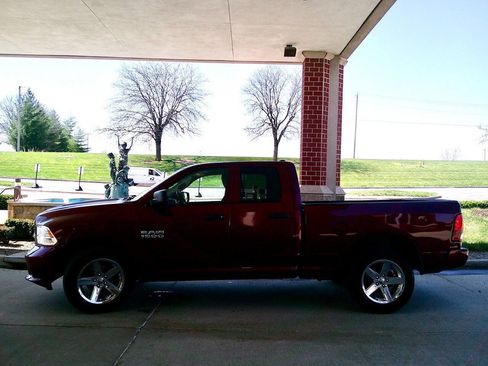 Used 2017 RAM 1500 Express RWD image 9