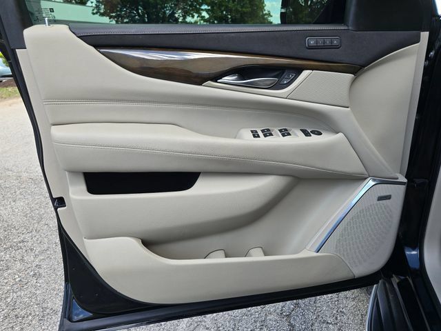 Used 2018 Cadillac Escalade ESV Premium Luxury AWD/4WD image 17