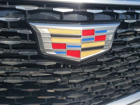 New 2025 Cadillac XT6 Luxury image 8