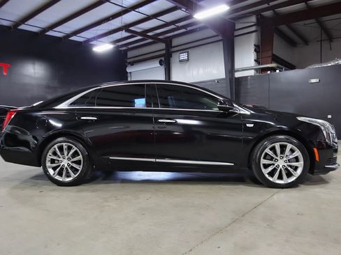 Used 2018 Cadillac XTS w/ Rear Seat Comfort Package image 8