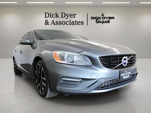 Used 2017 Volvo S60 T5 Dynamic image 14