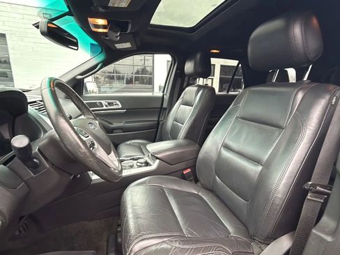 Used 2015 Ford Explorer XLT w/ Equipment Group 202A image 17