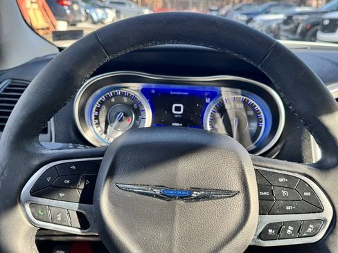 Used 2023 Chrysler 300 Touring w/ Safetytec Plus Group image 15