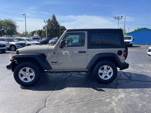 Used 2022 Jeep Wrangler Sport AWD/4WD image 9