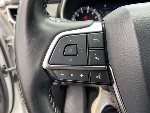 Used 2021 Toyota Highlander XLE image 31