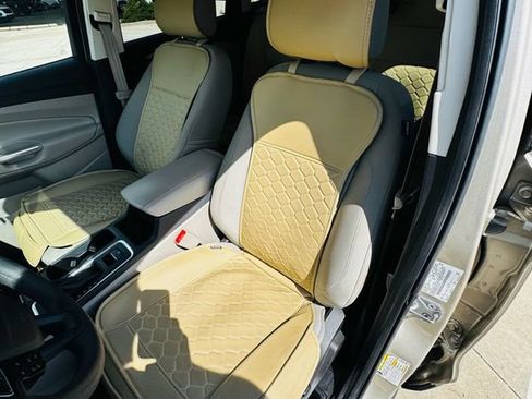 Used 2017 Ford Escape SE w/ Equipment Group 201A FWD image 15