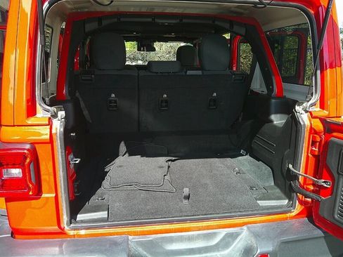 Used 2025 Jeep Wrangler Unlimited Sahara image 14