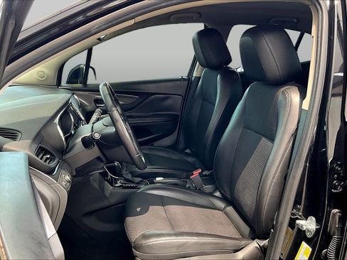 Used 2022 Buick Encore Preferred AWD/4WD image 8