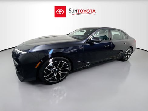 Used 2024 BMW 740i image 9